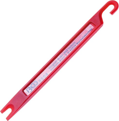 Przyrząd do czyszczenia przewodów hamulcowych